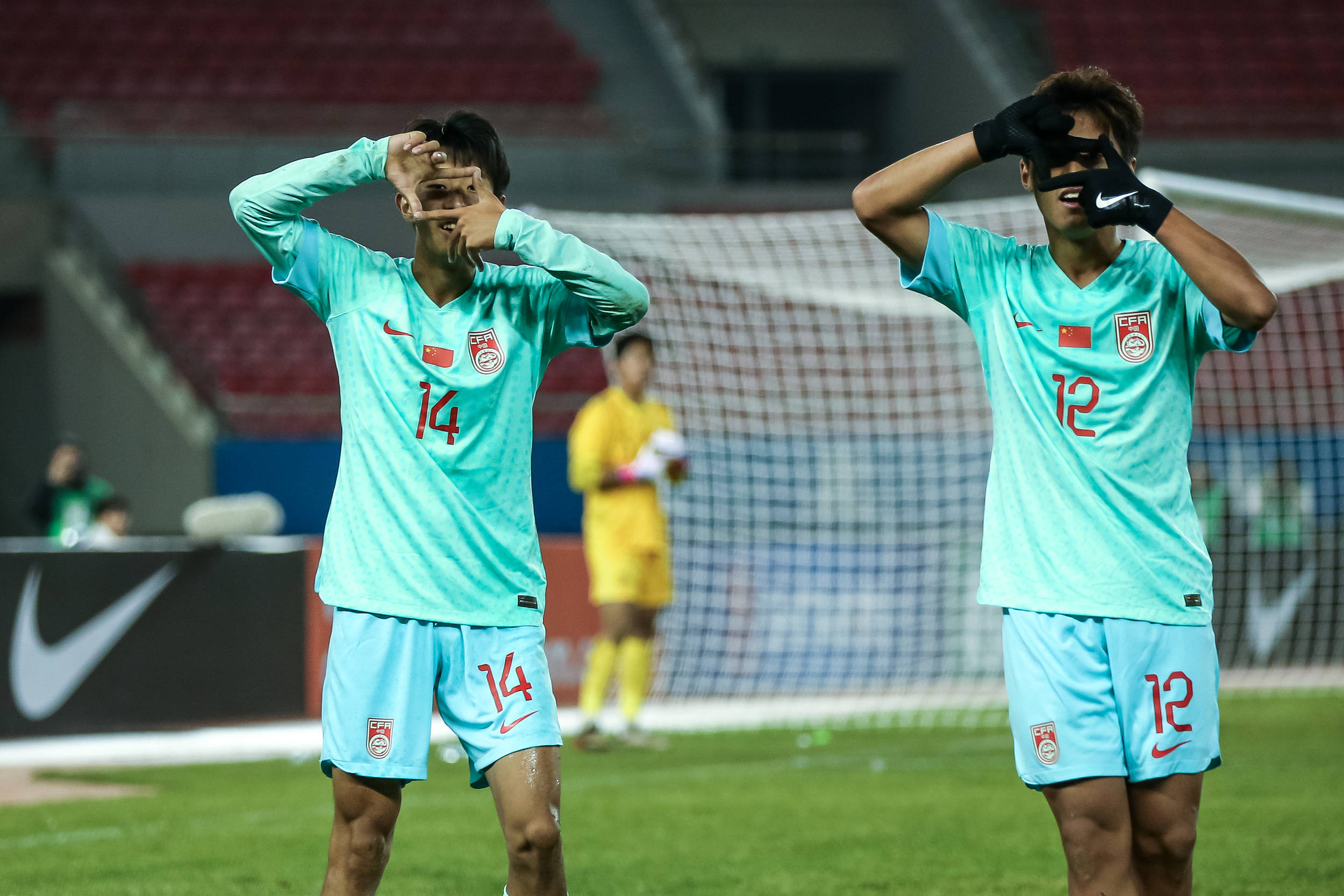 MILANSPORT下载-包含巴塞罗那集结日临场应变今晨尤文图斯调整名单以备国王杯，这一次真的国际比赛日上海海港迎来里程碑的词条